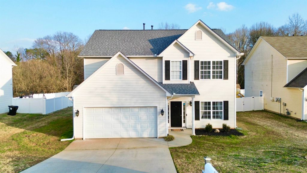 705 Shadow Dance Ln, Boiling Springs, SC 29316