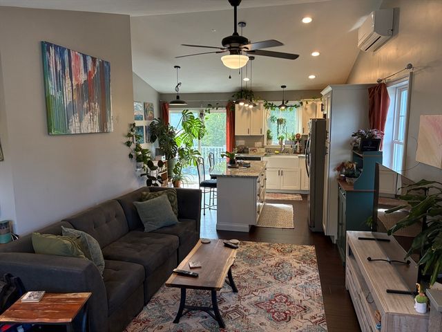 2 Lee 1, Hudson, MA 01749