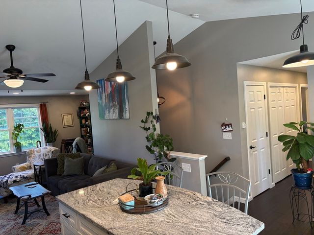 2 Lee 1, Hudson, MA 01749
