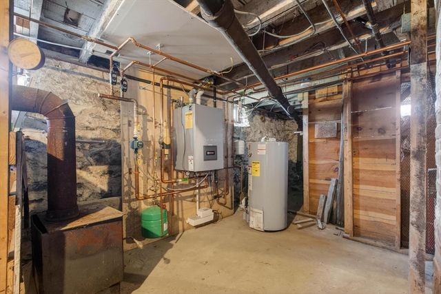 377 Union St, Leominster, MA 01453