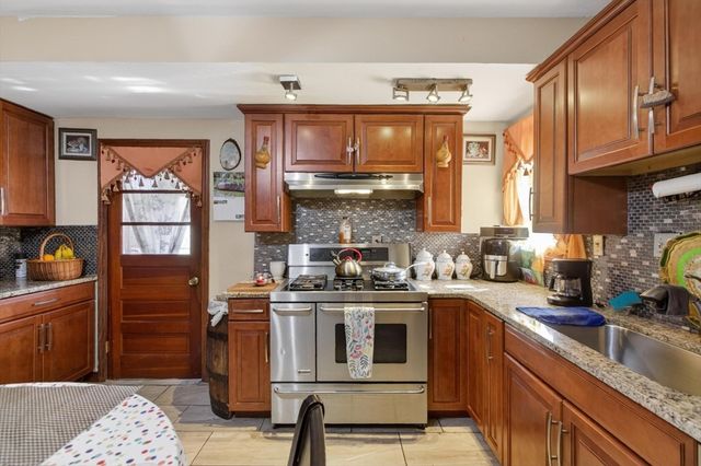 377 Union St, Leominster, MA 01453