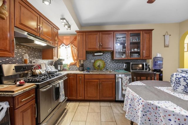 377 Union St, Leominster, MA 01453