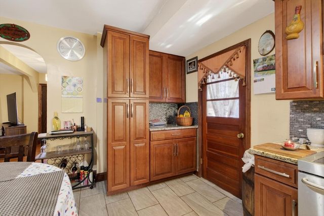 377 Union St, Leominster, MA 01453