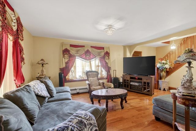 377 Union St, Leominster, MA 01453