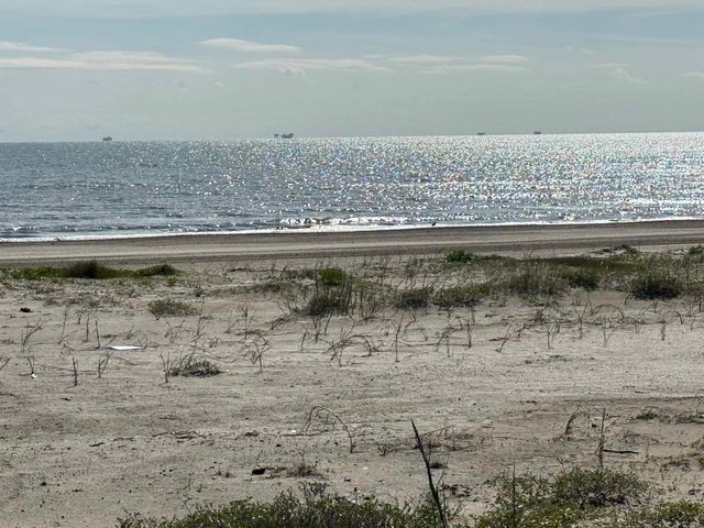 2938 Hwy 1, Grand Isle, LA 70358