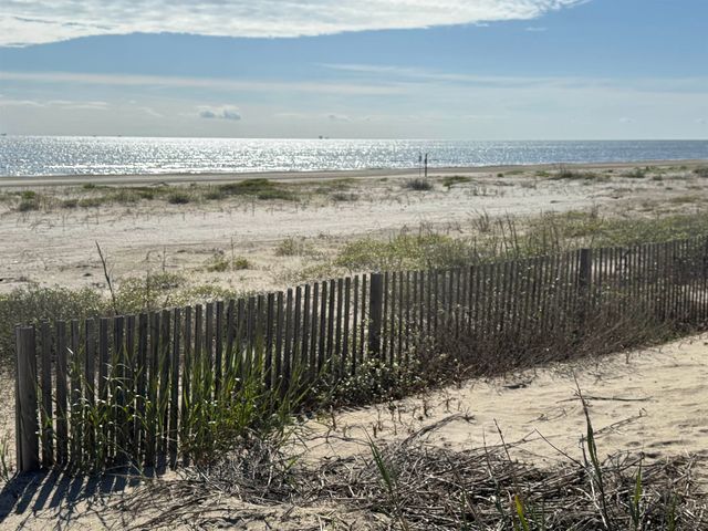 2938 Hwy 1, Grand Isle, LA 70358