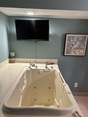 37848 Jefferson Avenue 33, Harrison Twp, MI 48045