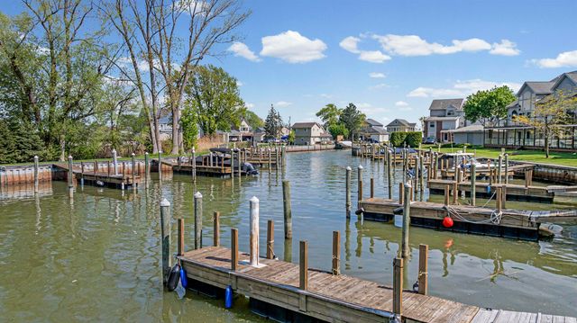 37848 Jefferson Avenue 33, Harrison Twp, MI 48045