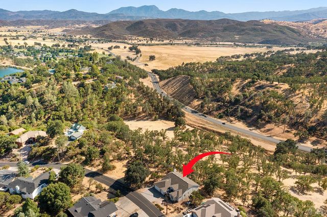 18197 N Shore Dr, Hidden Valley Lake, CA 95467