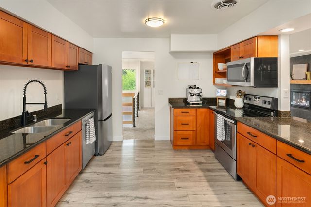 19425 66th Place NE, Kenmore, WA 98028