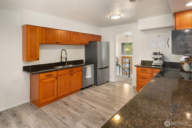 19425 66th Place NE, Kenmore, WA 98028