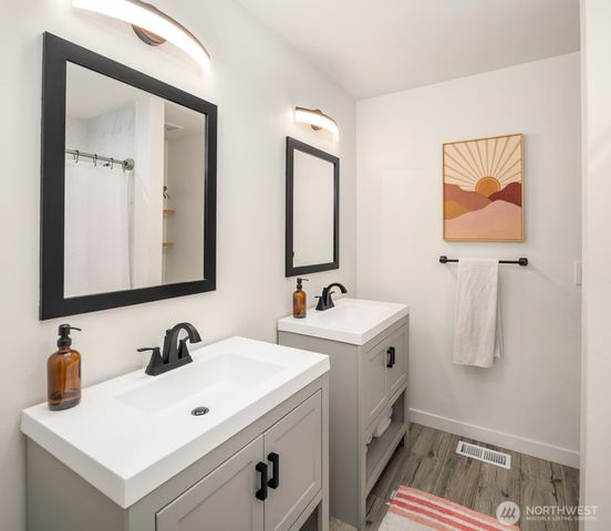 19425 66th Place NE, Kenmore, WA 98028