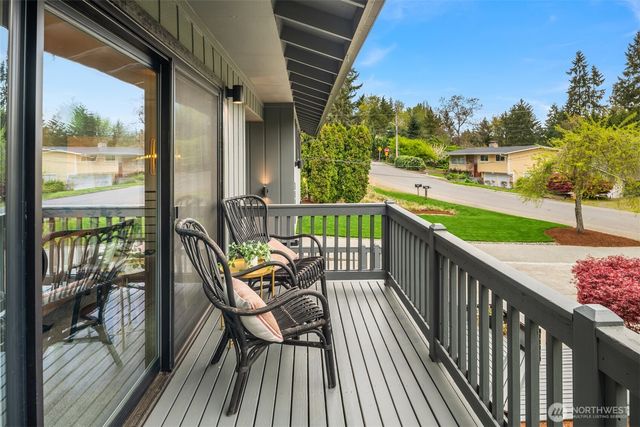19425 66th Place NE, Kenmore, WA 98028