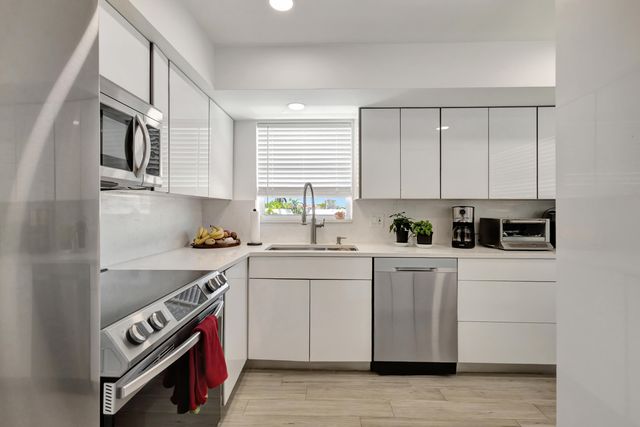 14 Colonial Club Drive 305, Boynton Beach, FL 33435