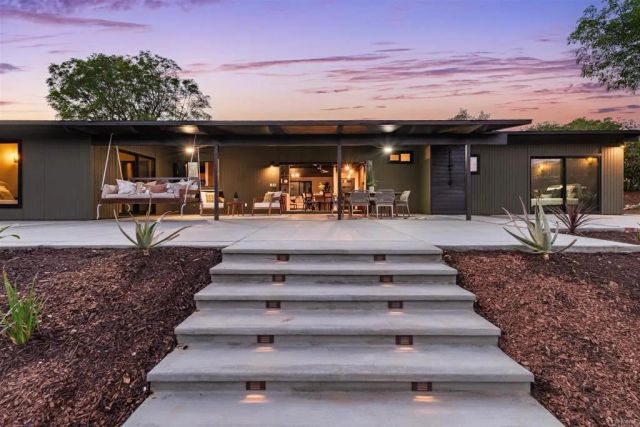 2951 Anaheim St, Escondido, CA 92025