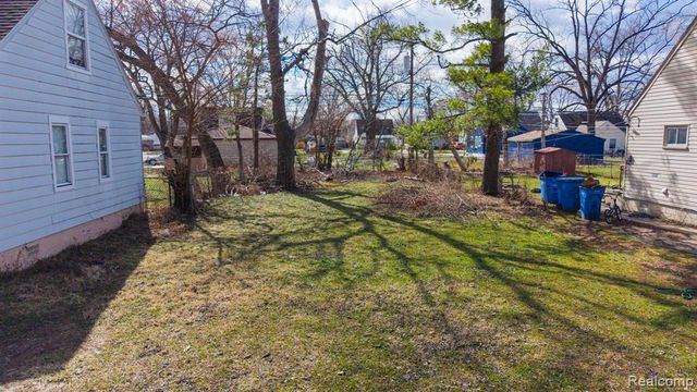 26115 Powers Avenue, Dearborn Heights, MI 48125