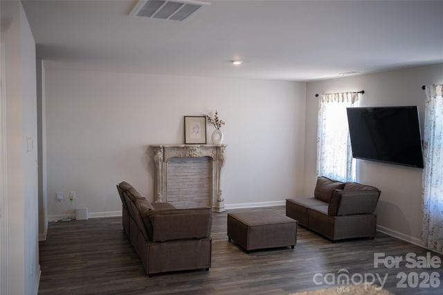 1563 Catskill Way, Newton, NC 28658