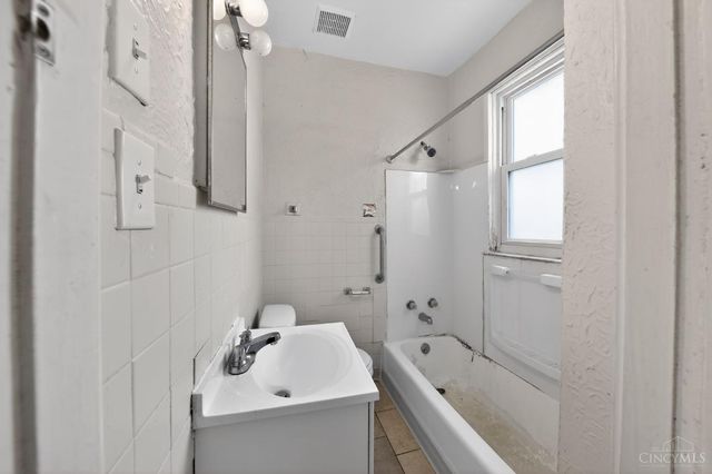 395 Purcell Avenue, Cincinnati, OH 45205