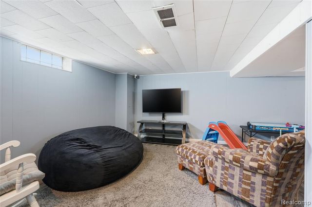 18004 Holland Avenue, Eastpointe, MI 48021