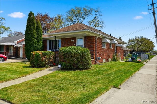 18004 Holland Avenue, Eastpointe, MI 48021