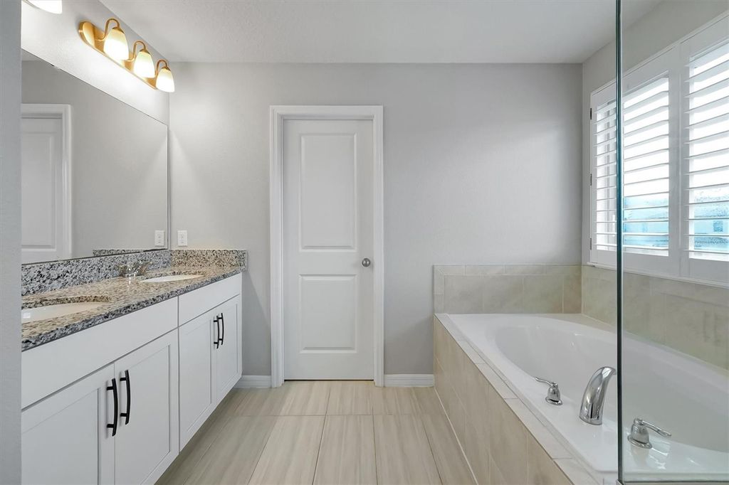 Image 18 of property listing at 9872 AUREA MOSS LANE, Orlando, FL 32832