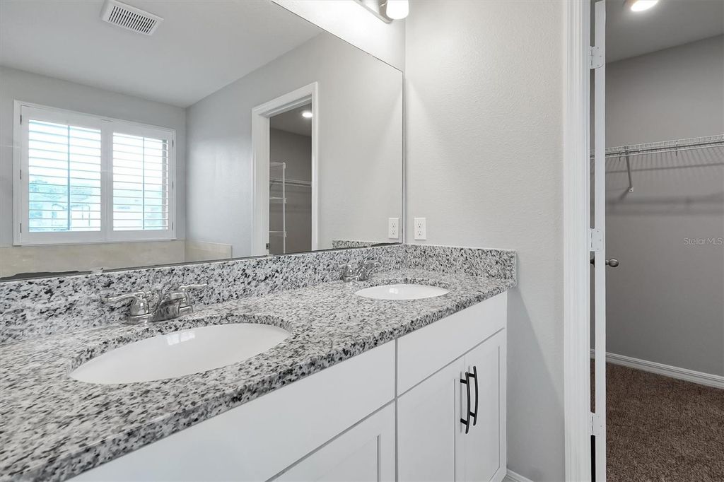 Image 20 of property listing at 9872 AUREA MOSS LANE, Orlando, FL 32832