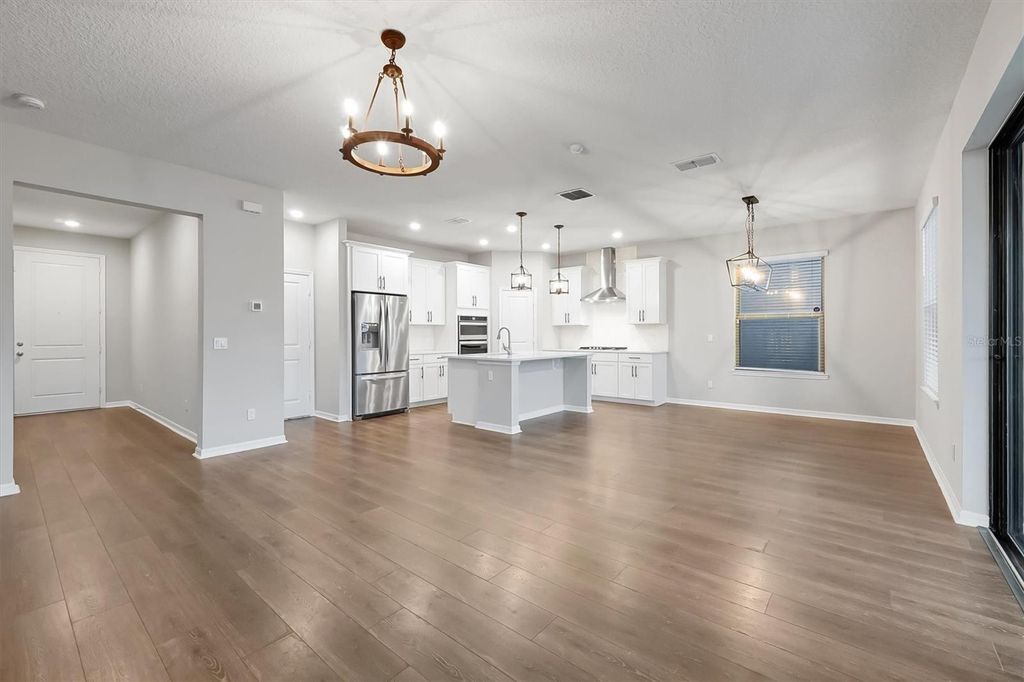 Image 5 of property listing at 9872 AUREA MOSS LANE, Orlando, FL 32832