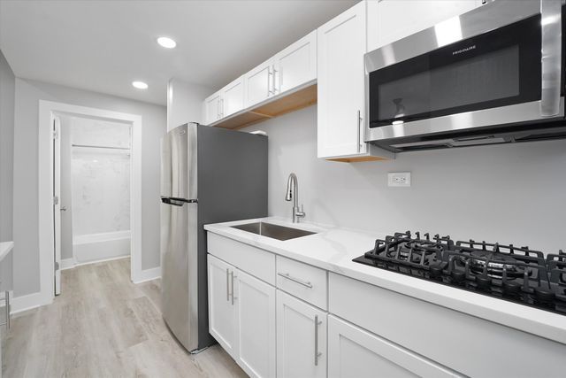 3575 W DICKENS Avenue, Chicago, IL 60647