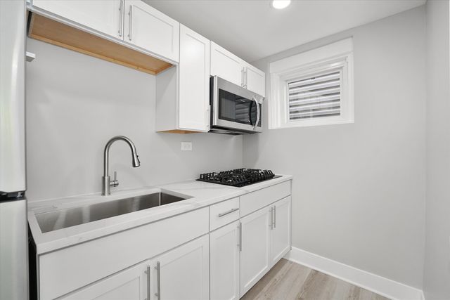 3575 W DICKENS Avenue, Chicago, IL 60647
