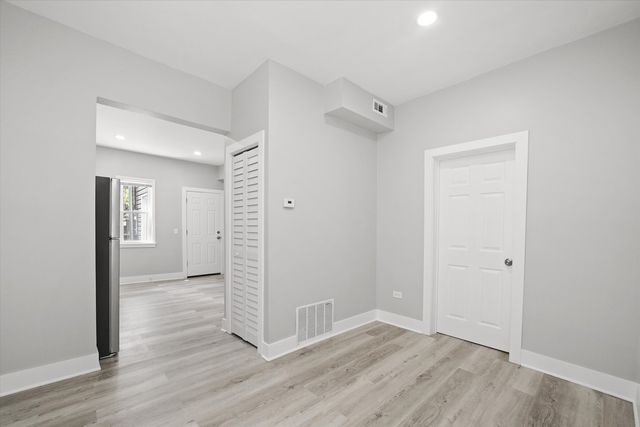 3575 W DICKENS Avenue, Chicago, IL 60647