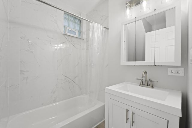 3575 W DICKENS Avenue, Chicago, IL 60647