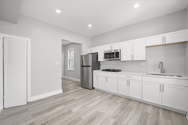 3575 W DICKENS Avenue, Chicago, IL 60647