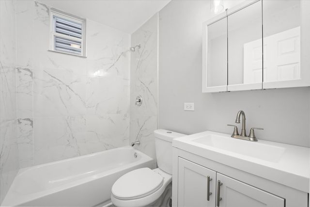 3575 W DICKENS Avenue, Chicago, IL 60647