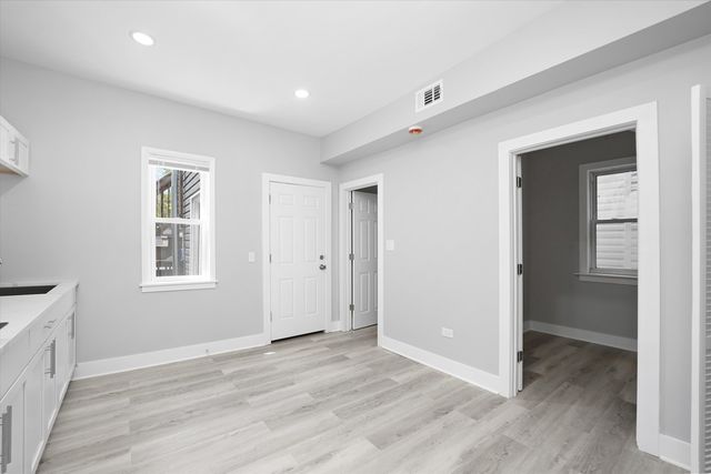 3575 W DICKENS Avenue, Chicago, IL 60647
