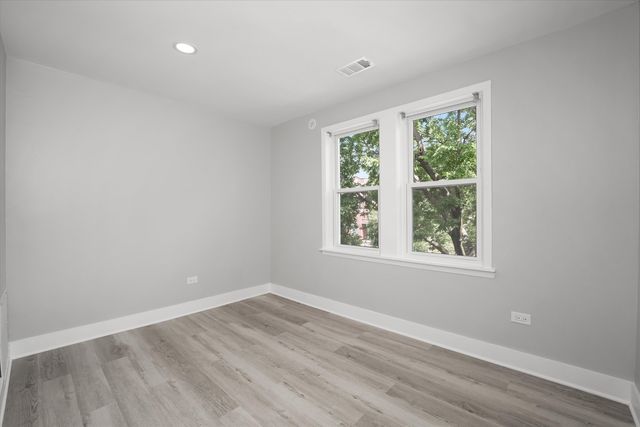 3575 W DICKENS Avenue, Chicago, IL 60647