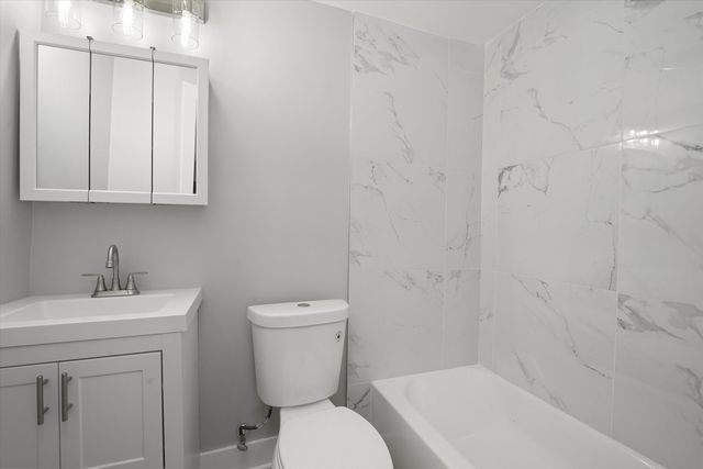 3575 W DICKENS Avenue, Chicago, IL 60647