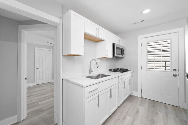 3575 W DICKENS Avenue, Chicago, IL 60647