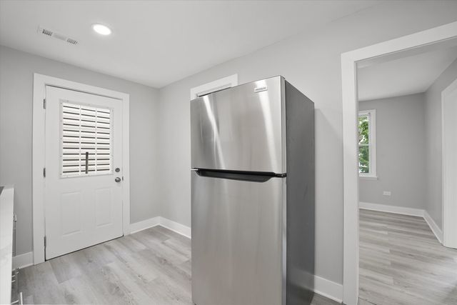 3575 W DICKENS Avenue, Chicago, IL 60647