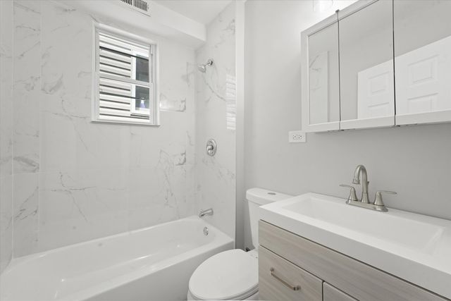 3575 W DICKENS Avenue, Chicago, IL 60647