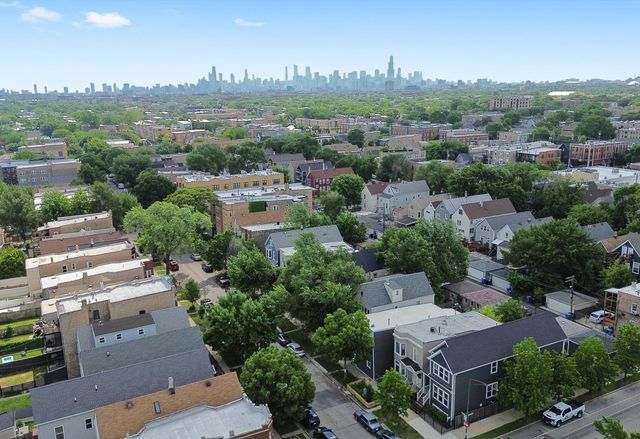 3575 W DICKENS Avenue, Chicago, IL 60647