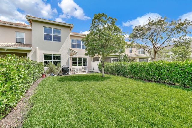 4774 Eucalyptus Dr, Hollywood, FL 33021