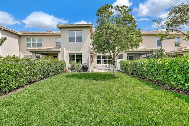 4774 Eucalyptus Dr, Hollywood, FL 33021