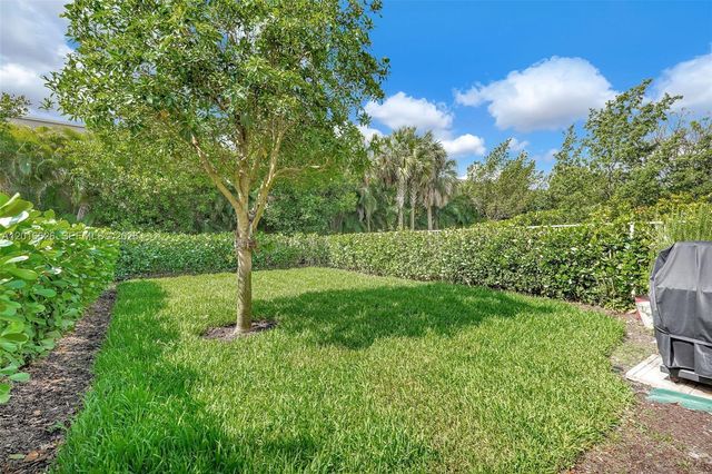 4774 Eucalyptus Dr, Hollywood, FL 33021
