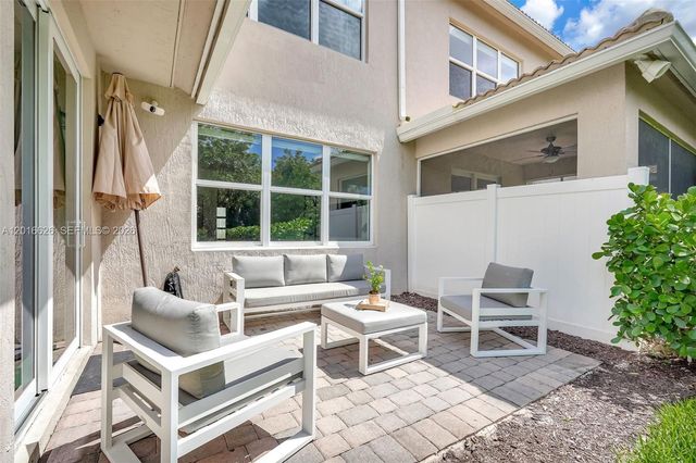 4774 Eucalyptus Dr, Hollywood, FL 33021