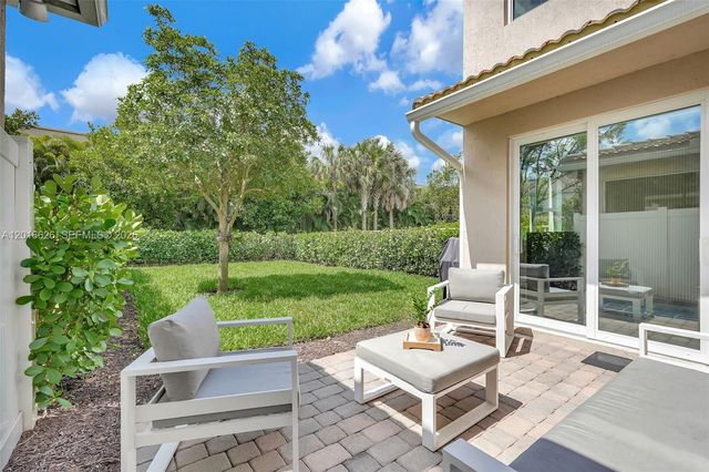 4774 Eucalyptus Dr, Hollywood, FL 33021