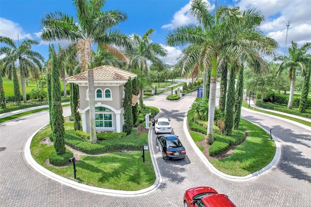 4774 Eucalyptus Dr, Hollywood, FL 33021
