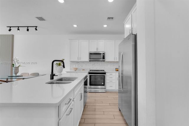 4774 Eucalyptus Dr, Hollywood, FL 33021