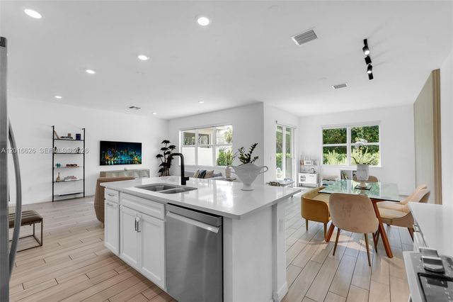 4774 Eucalyptus Dr, Hollywood, FL 33021