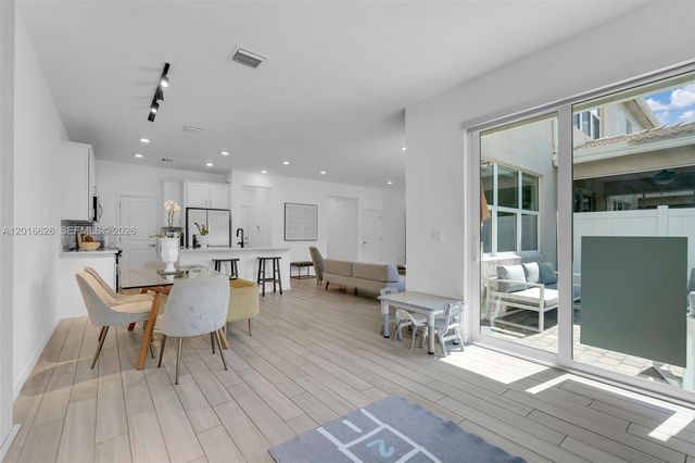 4774 Eucalyptus Dr, Hollywood, FL 33021