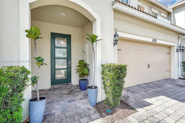 4774 Eucalyptus Dr, Hollywood, FL 33021
